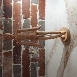 Simple wood manikin